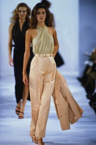 1527797045_michael-kors-ss-1992-susan(3).thumb.jpg.0305994f3300fc8d6a29083a9298213d.jpg