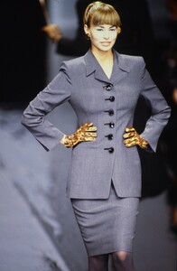 153496314_dior-fw-1995(9).thumb.jpg.604724d7760dd0e7432a8e37a53135f8.jpg