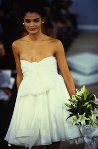 1541577461_donna-karan-ss-1991(17).thumb.jpg.03f49a6cdb739e0b1b81a945a99d635d.jpg