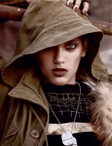 1555424995_Vogue_Russia_2013_10(dragged)15.thumb.jpg.12013fb87912d971dc2466cec5ee11d1.jpg