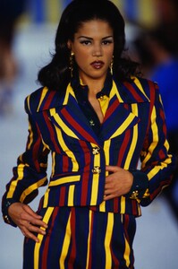 1560482081_veronica-webb(3).thumb.jpg.46ecedb4e977e9b74ab9d3c43a4bea55.jpg