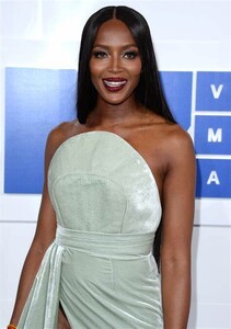 1577790367_Naomi3.thumb.jpg.e91b75035d8b0e526f4a80810f7d6716.jpg
