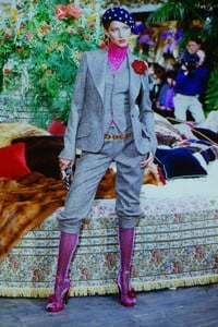 157852051_dolce-gabbana-fw-2000(4).thumb.jpg.100e7ee0c006c3d331ac8c4fe8d6bd95.jpg