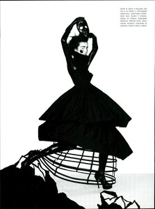 ARCHIVIO - Vogue Italia (October 2007) - In Silhouette - 007.jpg