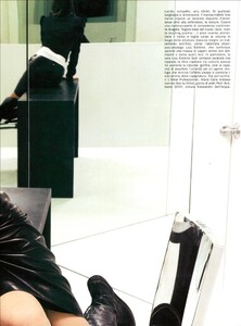 ARCHIVIO - Vogue Italia (August 2001) - Beyond The Image - 005.jpg