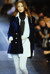 1590615147_chanel-fw-1993-christy(4).thumb.jpg.b6fe00314e8b5c24e544182da64d0982.jpg