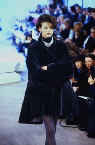 1591310435_linda-donna-karan-fw-1990(5).thumb.jpg.8c4f030659bc341b607792214384d7e8.jpg