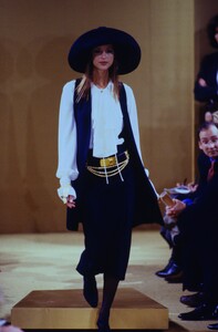 1605664034_donna-karan-ss-1993(5).thumb.jpg.58d4f46aa9aded34c026dbc7f0521bcd.jpg