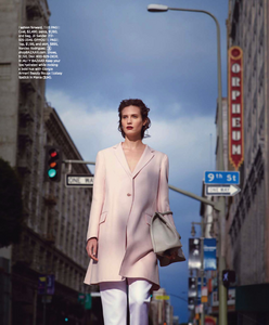 1606797317_Goldberg_US_Harpers_Bazaar_February_2014_03.thumb.png.71f8bd7733183fc4a94d5194f76c2d98.png