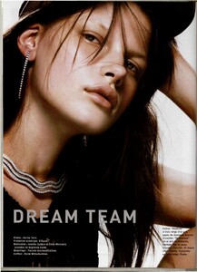 L'Officiel France #866 (June-July 2002) - Dream Team - 001.jpg