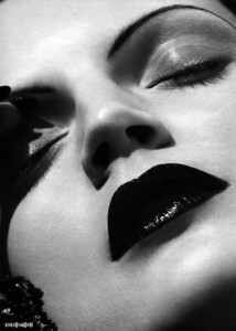 W (August 2004) - La Belle Et La Bete - 002.jpg