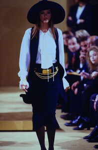 1624106760_donna-karan-ss-1993(6).thumb.jpg.79018fb72f1bb7ba656d6b6c6c5b5e1b.jpg