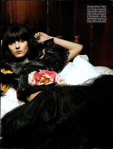 ARCHIVIO - Vogue Italia (February 2006) - Clothes That Charm - 010.jpg