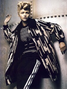 1632681972_0710_VogueParis_SamouraFiction_MarkSegalph(2).thumb.jpg.618a93878d1918dd243c03b81d833eef.jpg