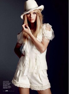 Elle US - 2010 04-254.jpg