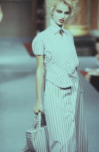 1650388794_vivienne-westwood-ss-1996(3).thumb.jpg.c92951984b923bf1dc8bb43d6d2c3ef8.jpg