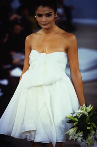 166196301_donna-karan-ss-1991(14).thumb.jpg.8ae6ee87274ea2032ba4ef1845b05ebb.jpg