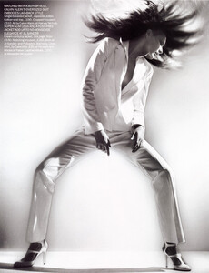 TOP.FASON.RU - Vogue UK (March 2002) - Sharp Suiters - 006.jpg