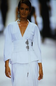 1680381029_christian-dior-ss-1994(2).thumb.jpg.e5484ccbdc4f789dc83094d1fb70fefb.jpg