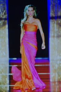 1681661072_versace-hc-fw-1999(16).thumb.jpg.7963213986749f4a304844c019ecc9eb.jpg