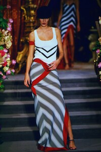 1685918730_christian-dior-ss-1999(3).thumb.jpg.ea89367c3509b492cbb80c1d119705cc.jpg