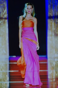 1686678643_versace-hc-fw-1999(17).thumb.jpg.4293a444748568a7d87da2977a3c781e.jpg