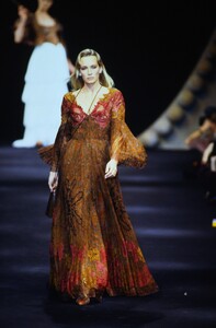 1688612197_dior-hc-ss-1994(9).thumb.jpg.7cea0aefe2ee9eccbfb4107bb190ae8f.jpg