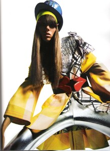 Freja Beha VOGUE UK March 2007 'POP HIT' ph-Nick Knight 011.jpg