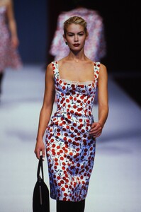 1703762068_dolce-gabbana-fall-1996(14).thumb.jpg.179331443b242521615d18c5186456d7.jpg