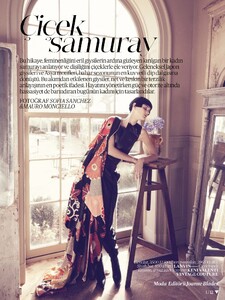 Vogue Turkey (March 2013) - Çiçek Samuray - 001.jpg
