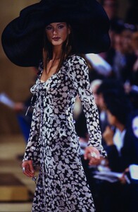 1715149134_donna-karan-spring-1993(17).thumb.jpg.9a3bf5d0ff6cc6f5cebaa49d15b5869b.jpg