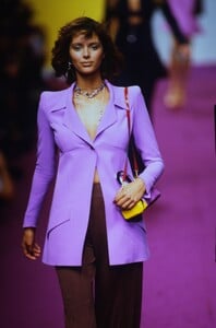 1717386919_karl-lagerfeld-spring-1995(15).thumb.jpg.e9b94bf0163d5b74d8578c5ce6d7bac4.jpg