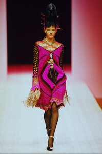 1719950646_christian-lacroix-hc-fw-1999(6).thumb.jpg.a683aed02a74581c55a69685f48d6acf.jpg