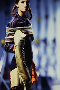 1727743700_jean-paul-gaultier-fw-1992(4).thumb.jpg.9abd67b49f75fad8a00a7eb815da110f.jpg