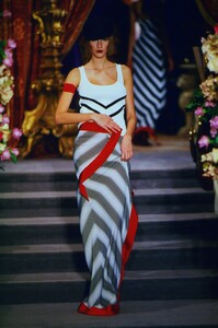 1731846015_christian-dior-ss-1999(5).thumb.jpg.311c111c5d420702136c256ba6c32890.jpg