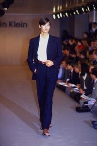 1746667904_calvin-klein-ss-1990-linda(3).thumb.jpg.3a1888614baf8a8e0de39058d7322385.jpg