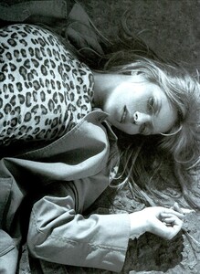 ARCHIVIO - Vogue Italia (November 2003) - The Kate's Way - 012.jpg