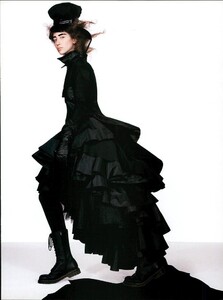 ARCHIVIO - Vogue Italia (October 2007) - In Silhouette - 006.jpg