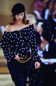 1755318464_donna-karan-ss-1993(6).thumb.jpg.049845880446998e4a949d6b34e1696e.jpg