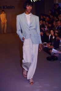 1761217638_calvin-klein-ss-1990-naomi(1).thumb.jpg.ab25fc149fb9d84e7bb7ae94d349379f.jpg