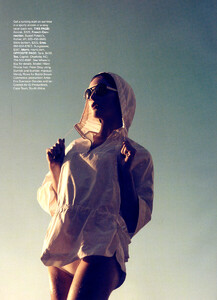 Harper's Bazaar US (May 2008) - What's White Now - 008.jpg
