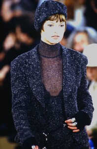 1766712945_donna-karan-fw-1993(6).thumb.jpg.81d9d066ec94ac95a098158199938191.jpg