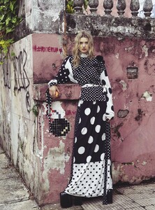 1774810016_VogueAustralia-September2016lily-704.thumb.jpg.781fe74df80352611bde73f2f7bdbae7.jpg