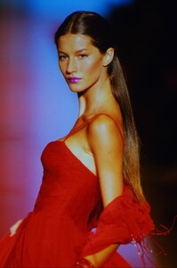 1774959942_valentino-hc-fw-1999(25).thumb.jpg.1ab4cce6172658cb6734ccade54ad502.jpg