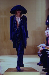 177999513_donna-karan-spring-1993(8).thumb.jpg.1b9a50460b19c1537774ba8269eb7205.jpg