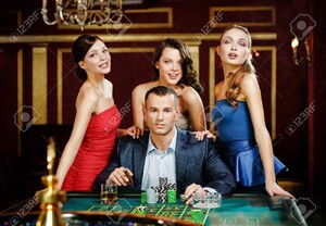 17824621-man-surrounded-by-ladies-plays-roulette-at-the-casino.jpg