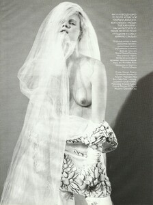Vogue Russia (December 2006) - Cabaret - 009.jpg
