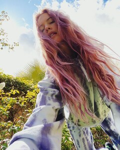 Behati Prinsloo Levine on Instagram_ _Excited for(JPG).jpg