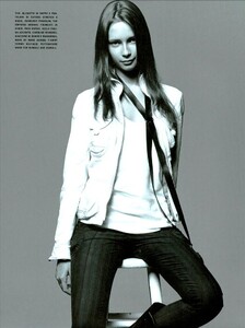 ARCHIVIO - Vogue Italia (August 2003) - Faces - 006.jpg