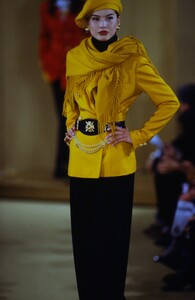 1811129282_donna-karan-fw-1992(8).thumb.jpg.9888115c9fee67bba63b801e307a9306.jpg